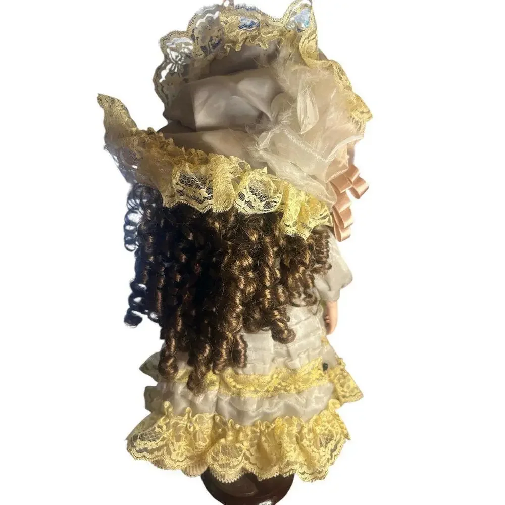 N/A doll porcelain